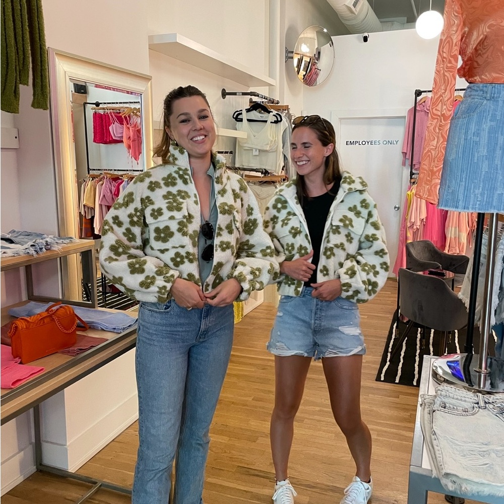Groovy Floral Cropped Teddy Jacket – Cream & Green 🤍🌼
